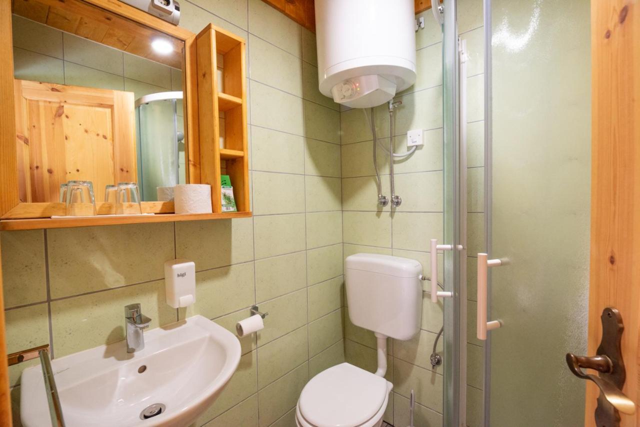 טרנטה Cottages Kravanja מראה חיצוני תמונה